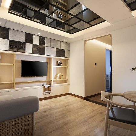 Gaia Cosmo Hotel Yogyakarta Exteriör bild