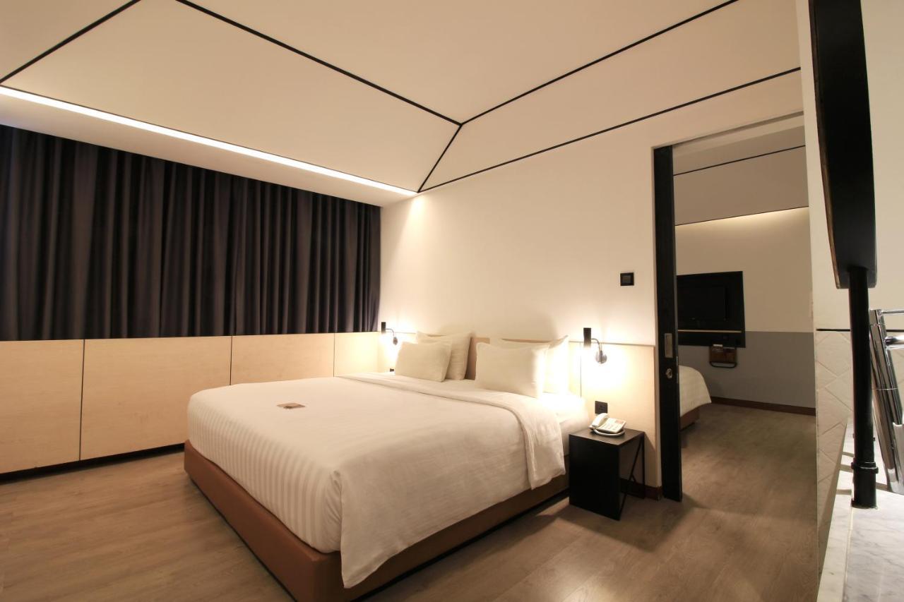 Gaia Cosmo Hotel Yogyakarta Exteriör bild