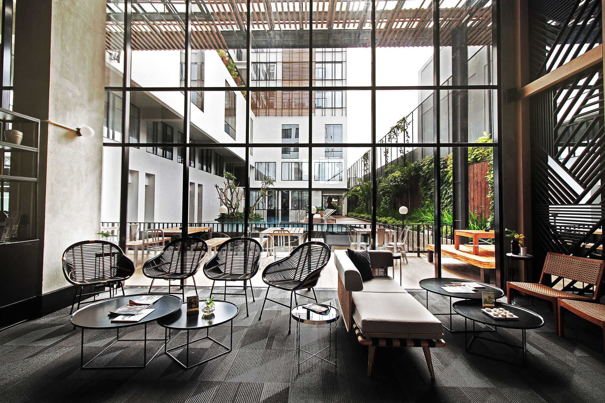 Gaia Cosmo Hotel Yogyakarta Exteriör bild