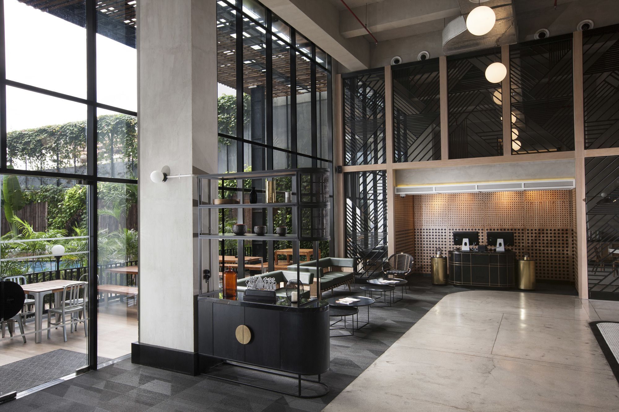 Gaia Cosmo Hotel Yogyakarta Exteriör bild